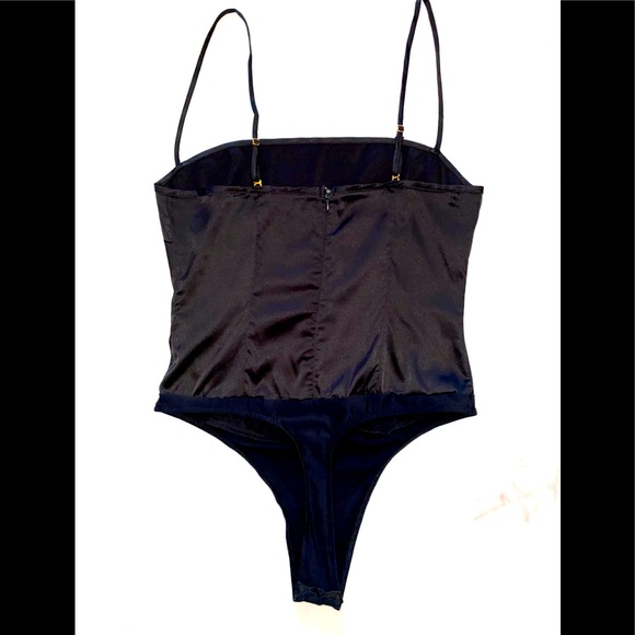 WeWoreWhat
STRETCH CHARMEUSE BODYSUIT
SIZE (6) BLACK - Picture 3 of 9